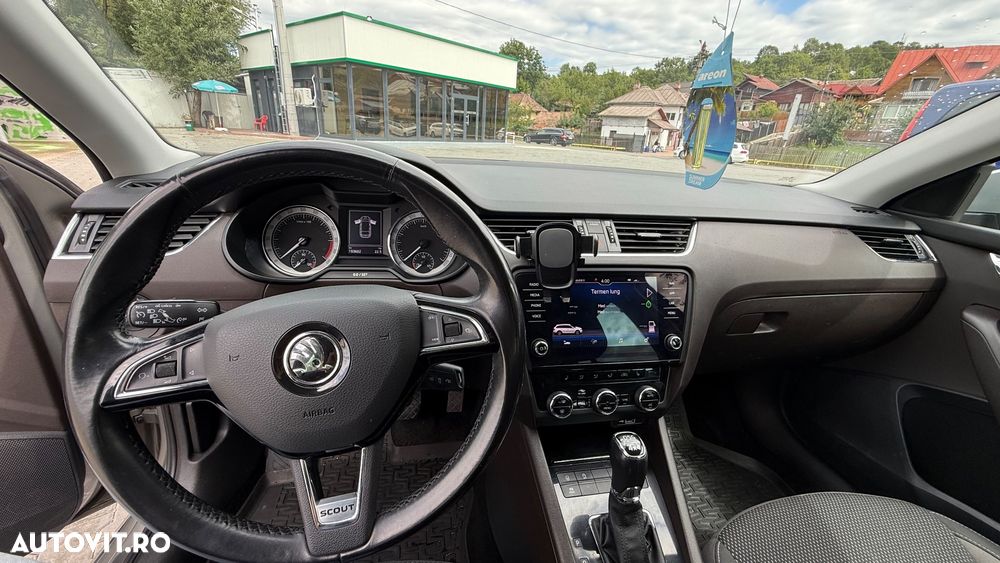 Skoda Octavia Combi 2.0 TDI 4x4 DSG Scout - 3