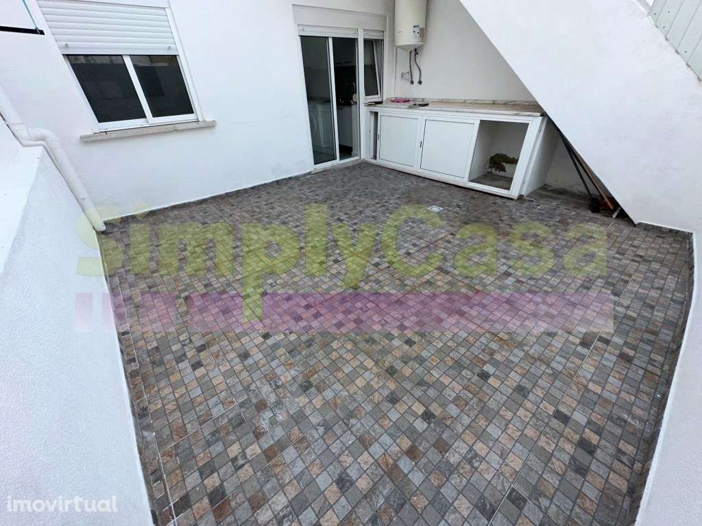 T1 Remodelado com Espaço Exterior - Baixa da Banheira - Grande imagem: 2/10