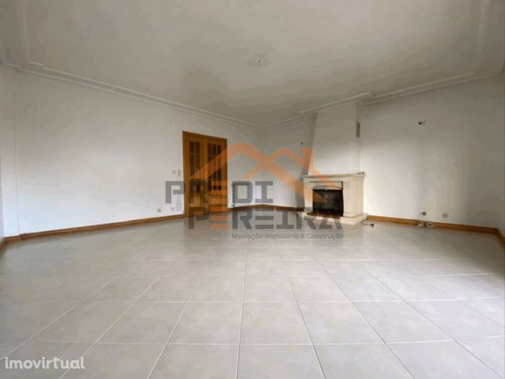 Oportunidade Única - T2 moderno com parqueamento, na Venda do Pinhe... - Grande imagem: 2/11