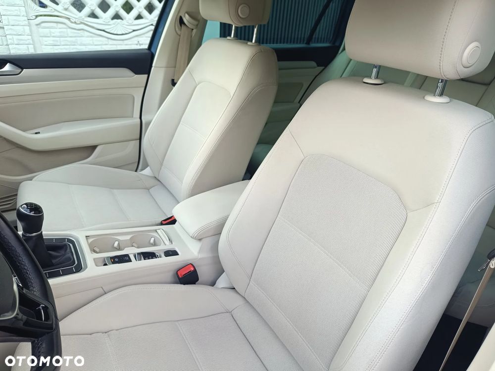 Volkswagen Passat Variant 2.0 TDI BMT Comfortline - 21