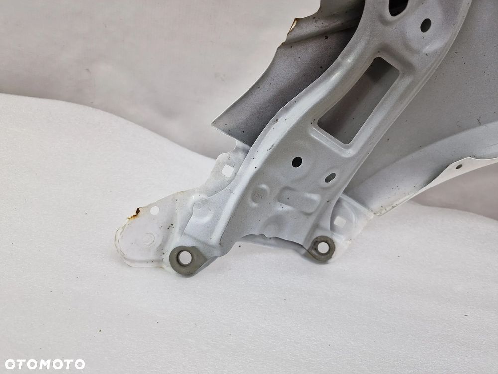 TOYOTA COROLLA E21 HB PRAWY BŁOTNIK PRZEDNI PRZÓD , NR AUKCJI BŁ46 - 19