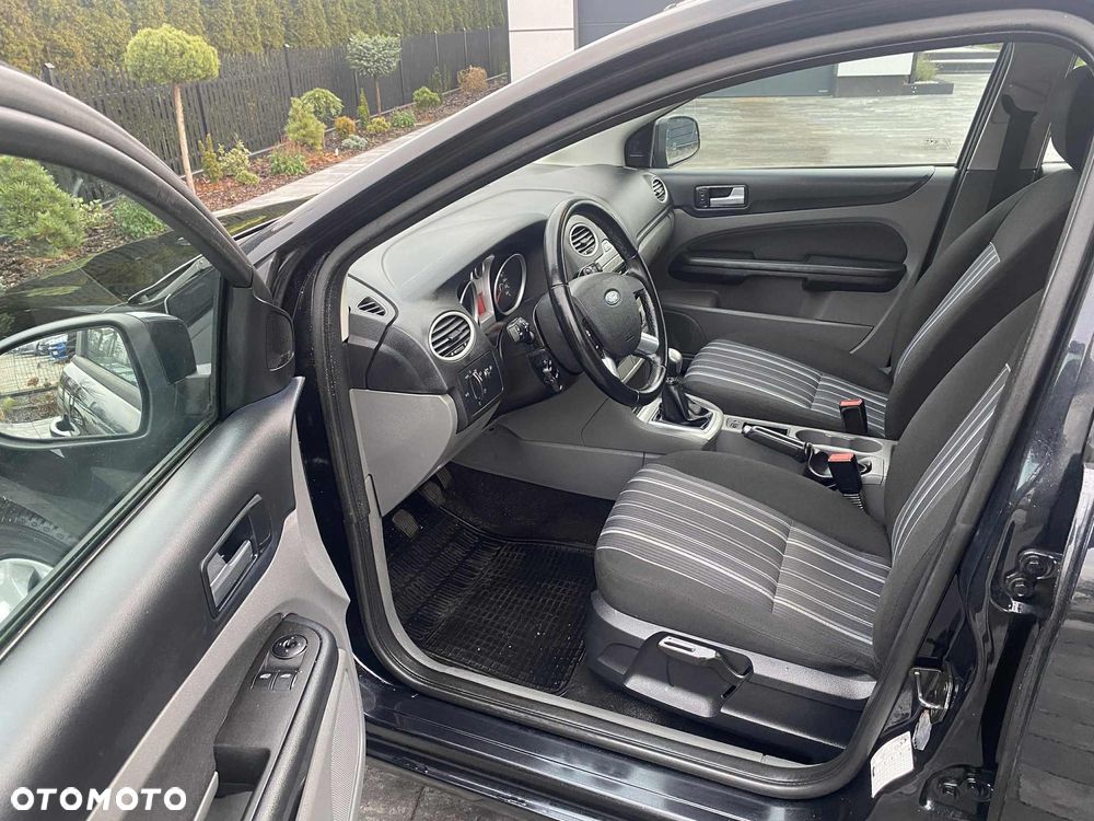 Ford Focus 1.6 Trend EU5 - 11