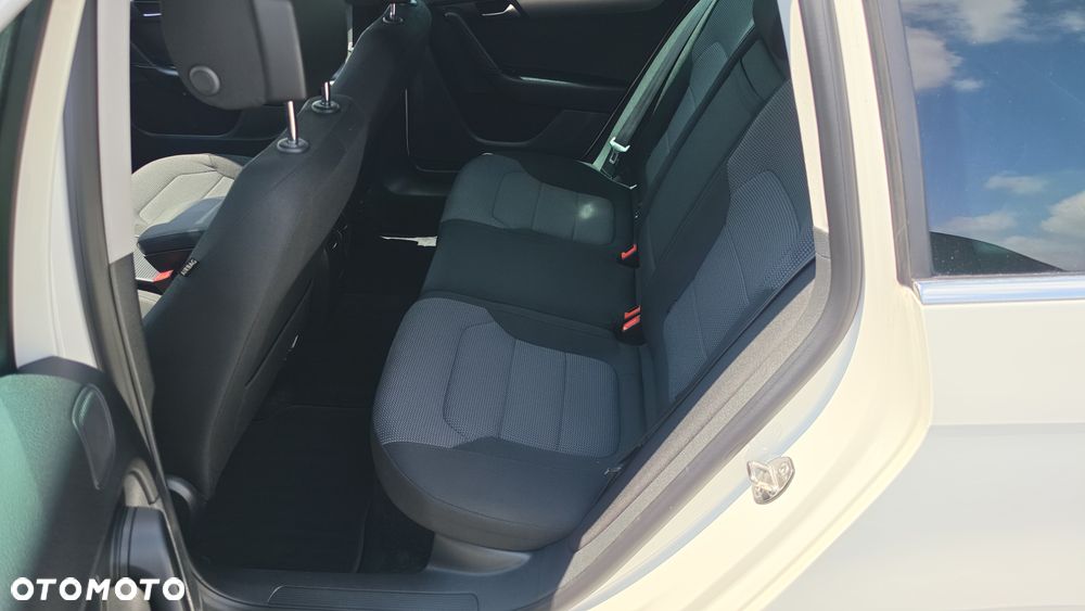 Volkswagen Passat 2.0 TDI Highline - 20