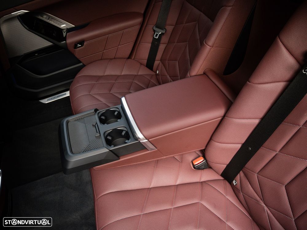 BMW 760 M760e xDrive - 31