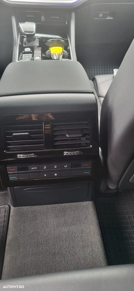Volkswagen Touareg - 17