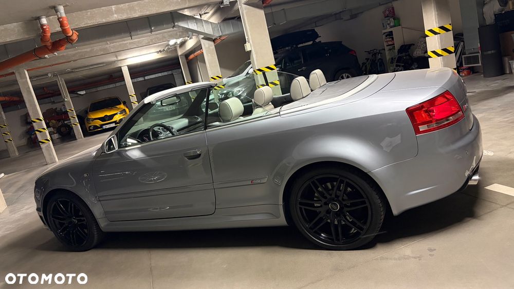 Audi RS4 Cabrio Standard - 16