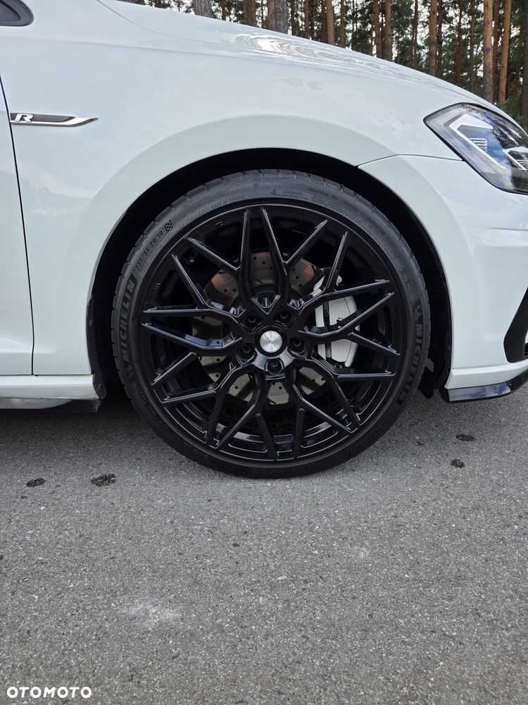 Volkswagen Golf - 10