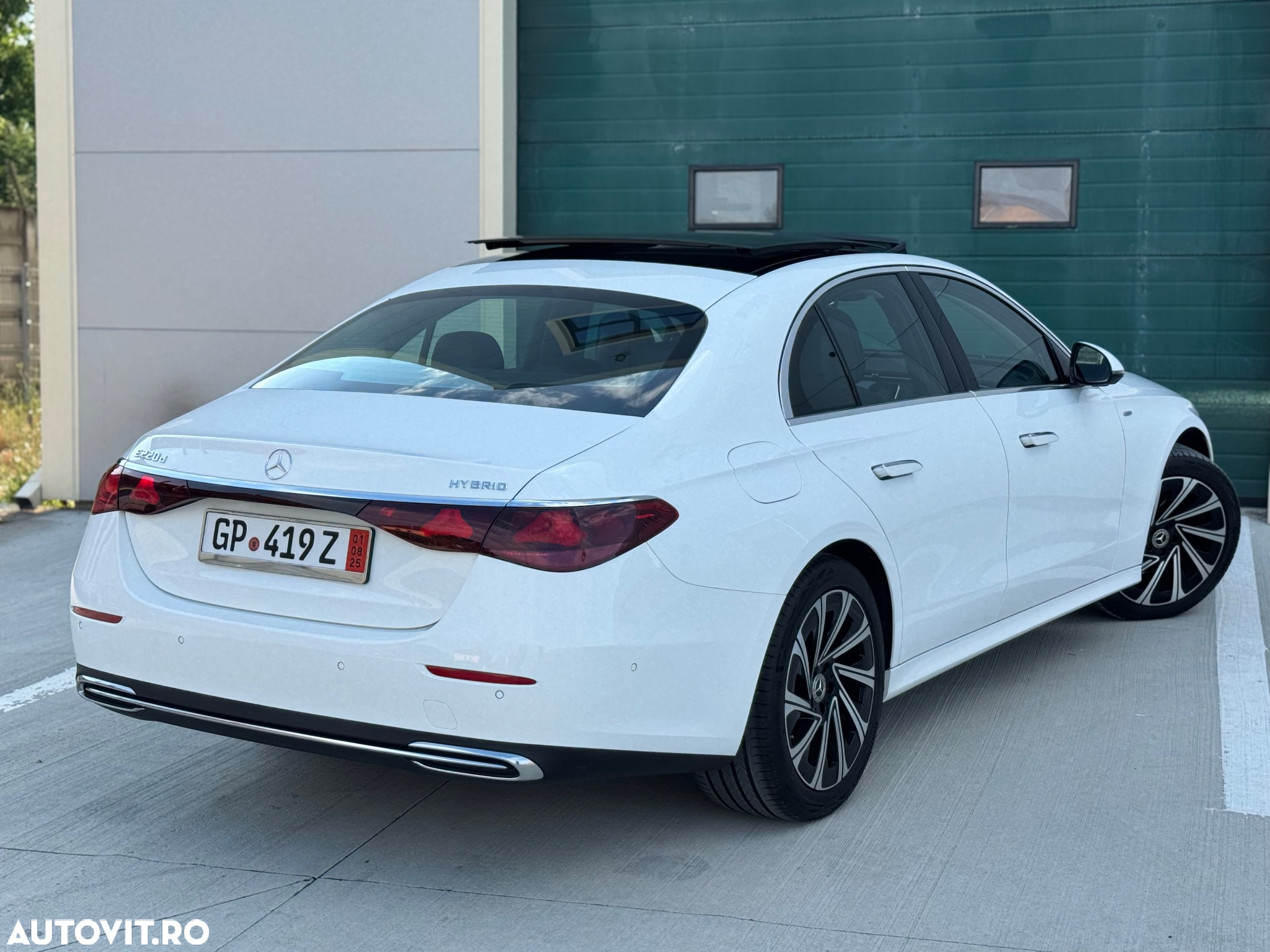 Mercedes-Benz E 220 d T 9G-TRONIC Edition AVANTGARDE - 3