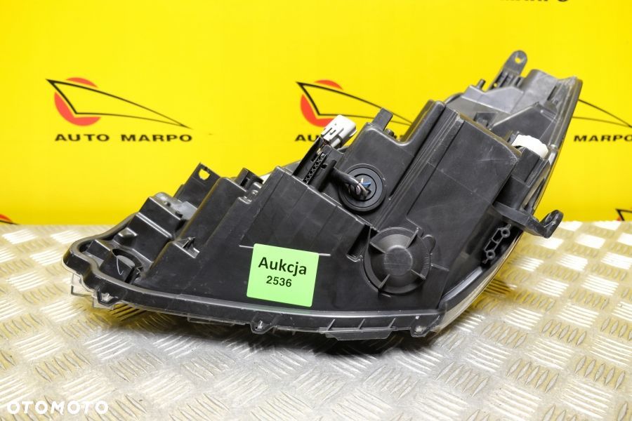 TOYOTA YARIS 2018 2019- REFLEKTOR LAMPA ZWYKŁA SOCZEWKOWA Z LED R USA - 11