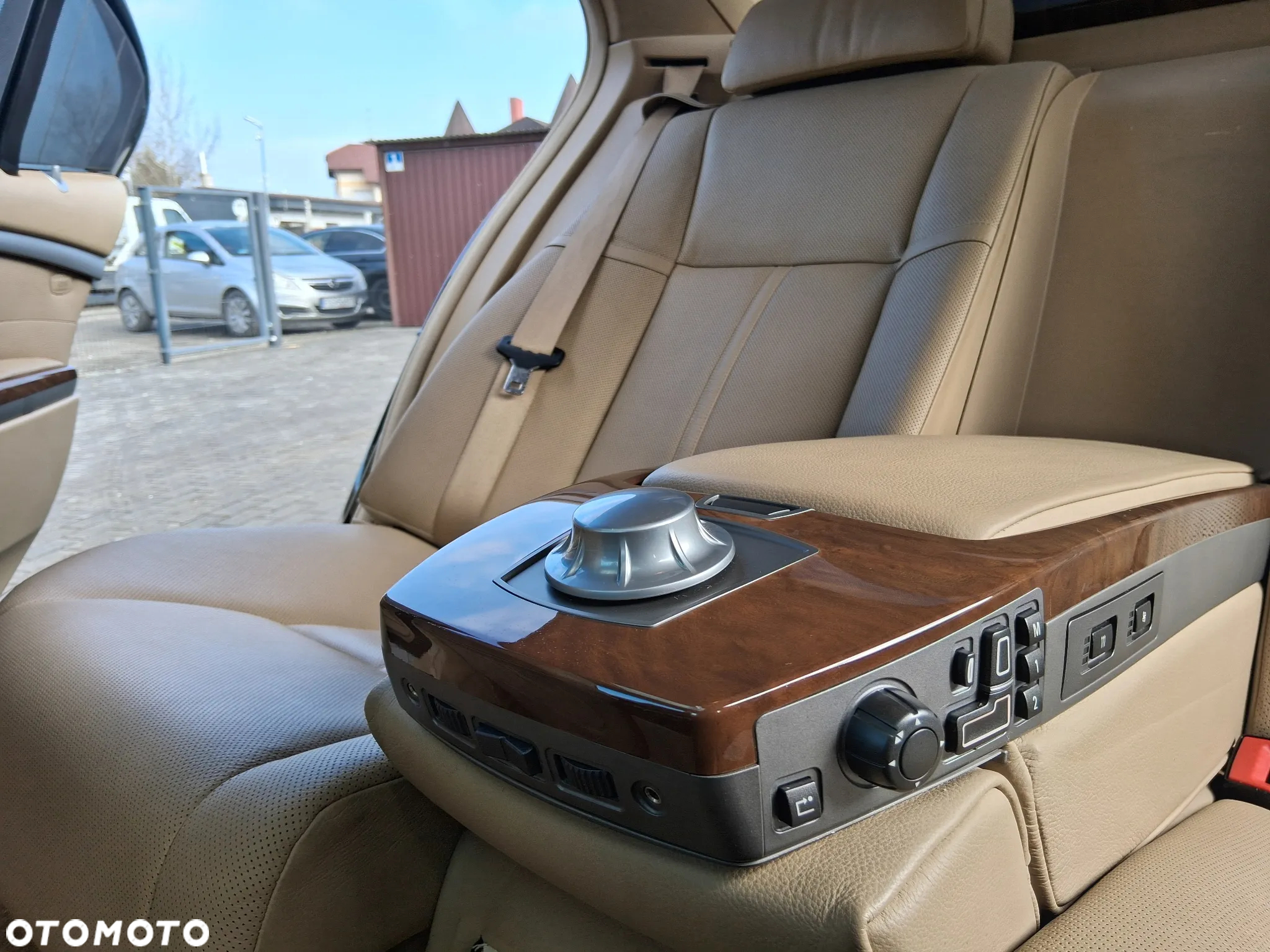 BMW Seria 7 745Li - 16