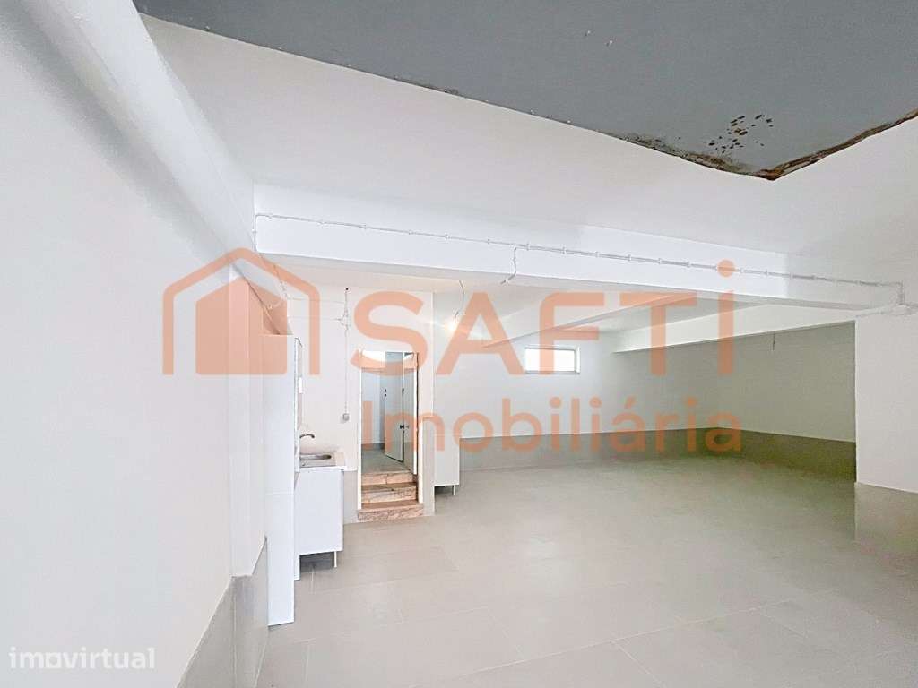 Garagem renovada no centro do Entroncamento, Santarém - Grande imagem: 4/24