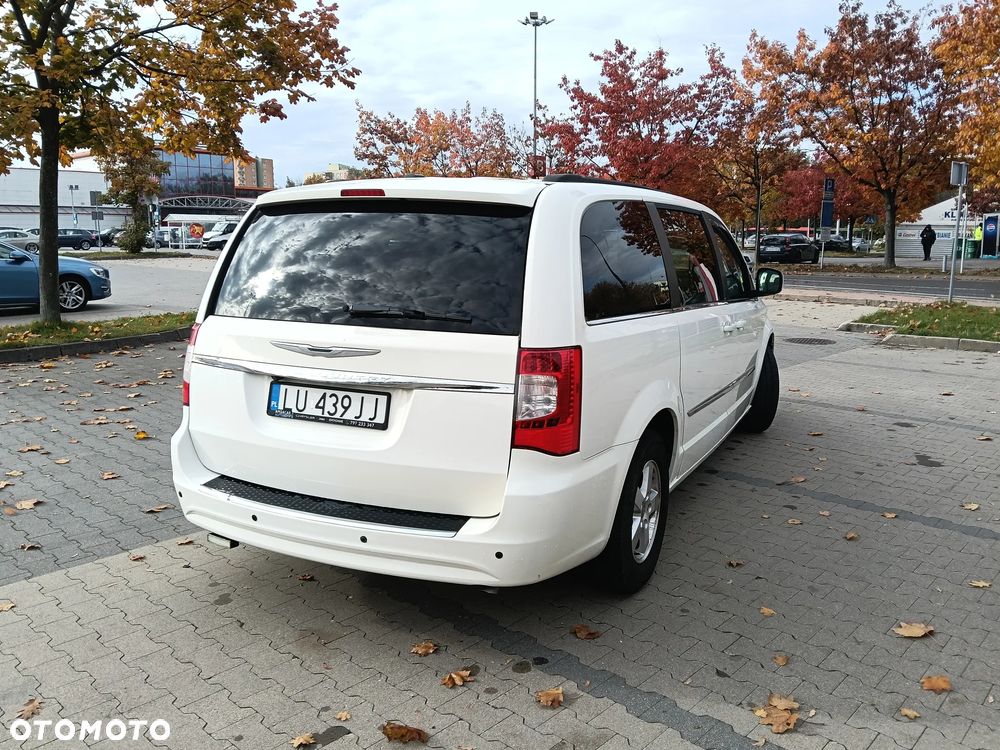 Chrysler Town & Country - 5