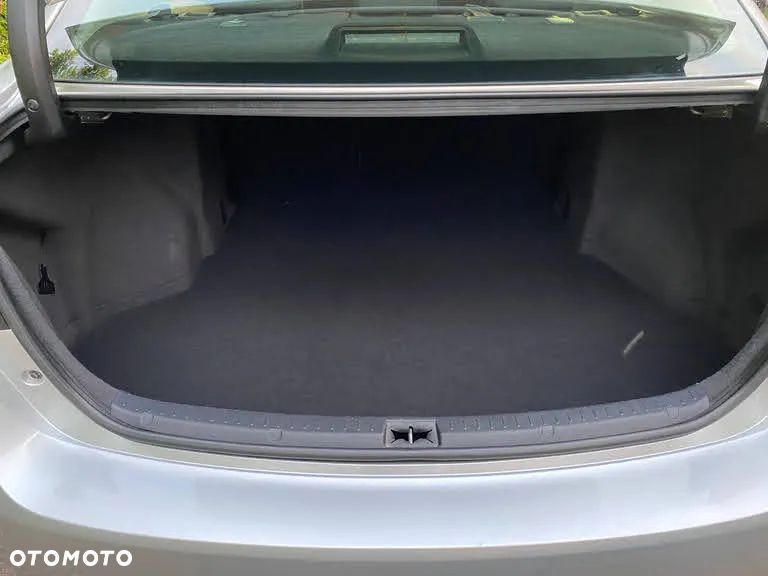 Toyota Avensis 1.6 Active - 8