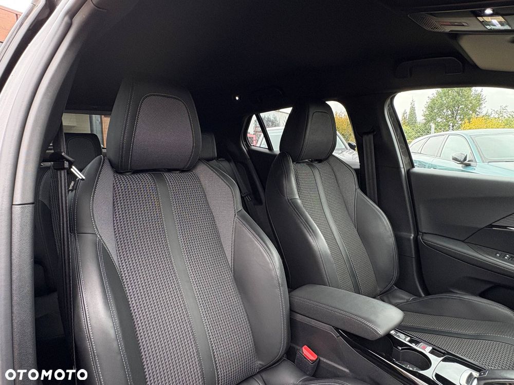 Peugeot 2008 PureTech 130 EAT8 GT - 23