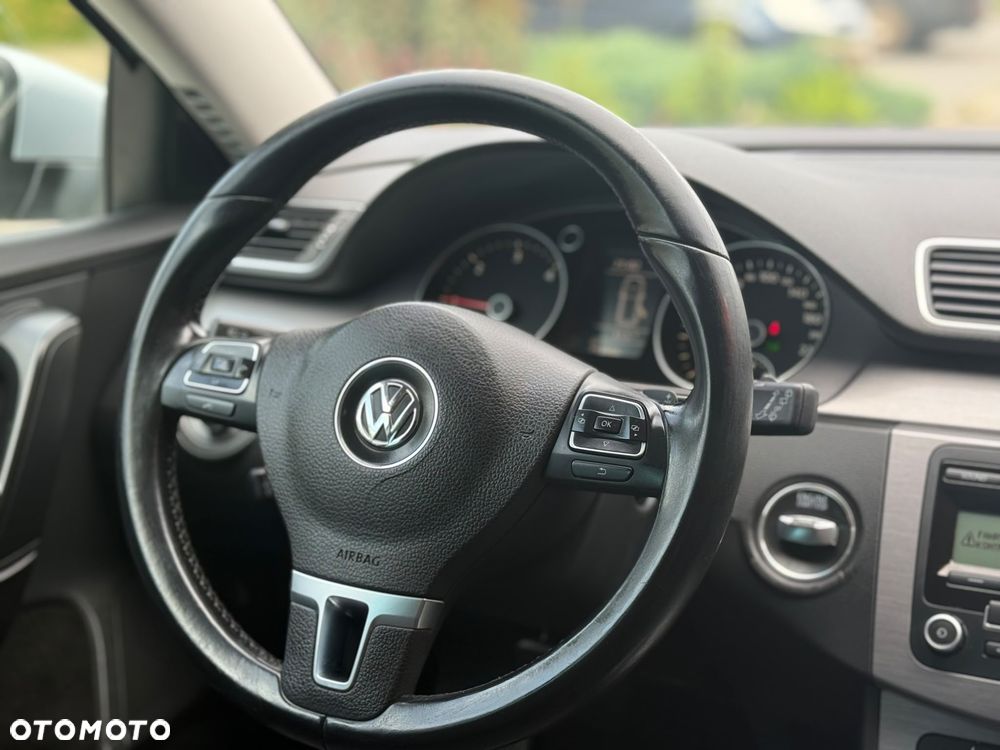 Volkswagen Passat - 17