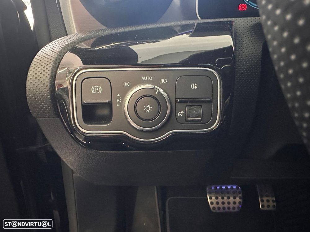 Mercedes-Benz CLA 180 - 21