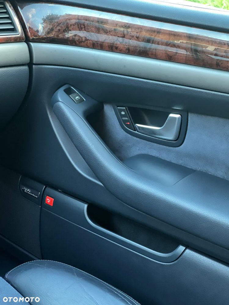 Audi A8 4.2 Quattro - 32