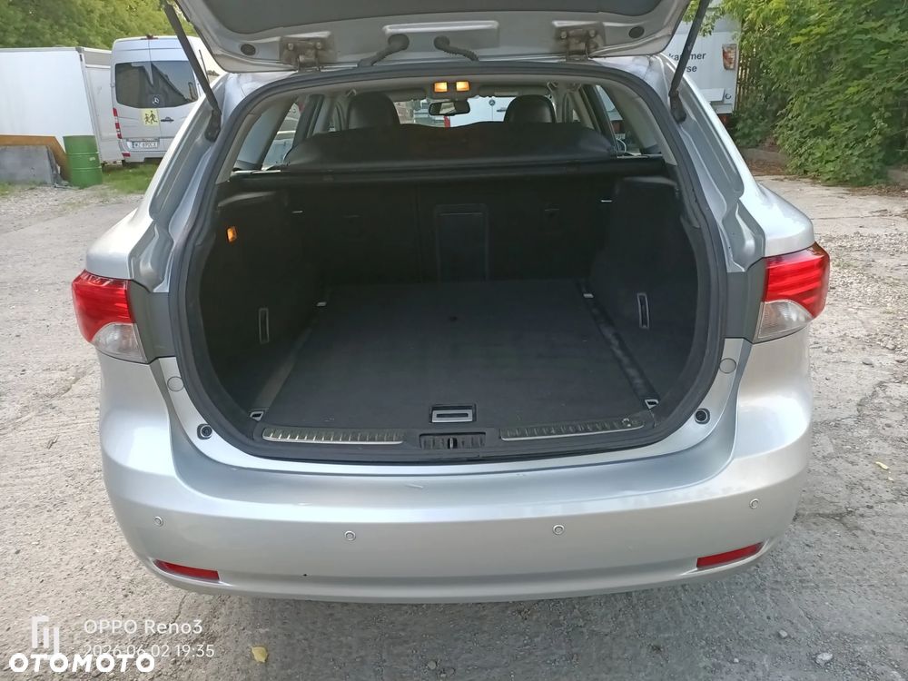 Toyota Avensis 1.8 Sol - 17