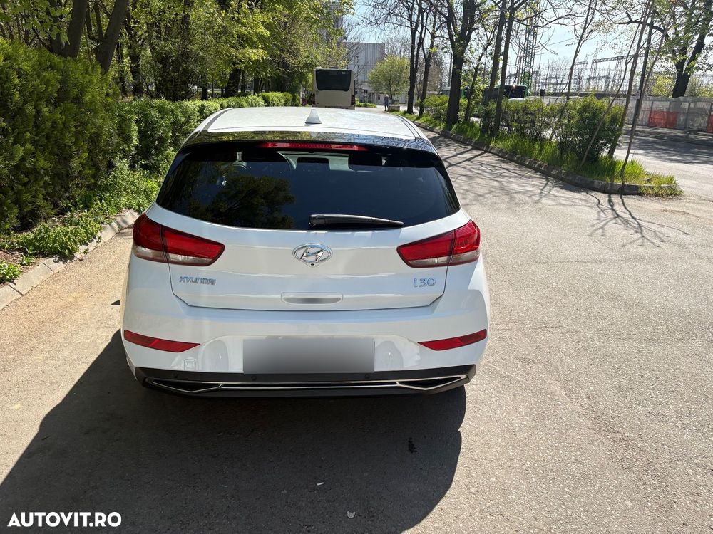 Hyundai i30 1.5 110CP 5DR M/T Highway - 17