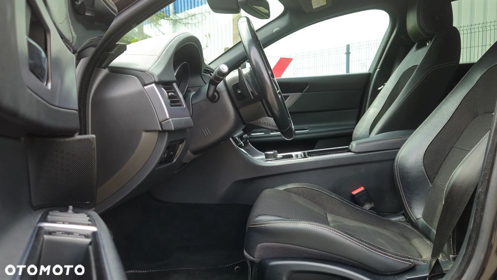 Jaguar XF 2.0 i4D R-Sport - 5