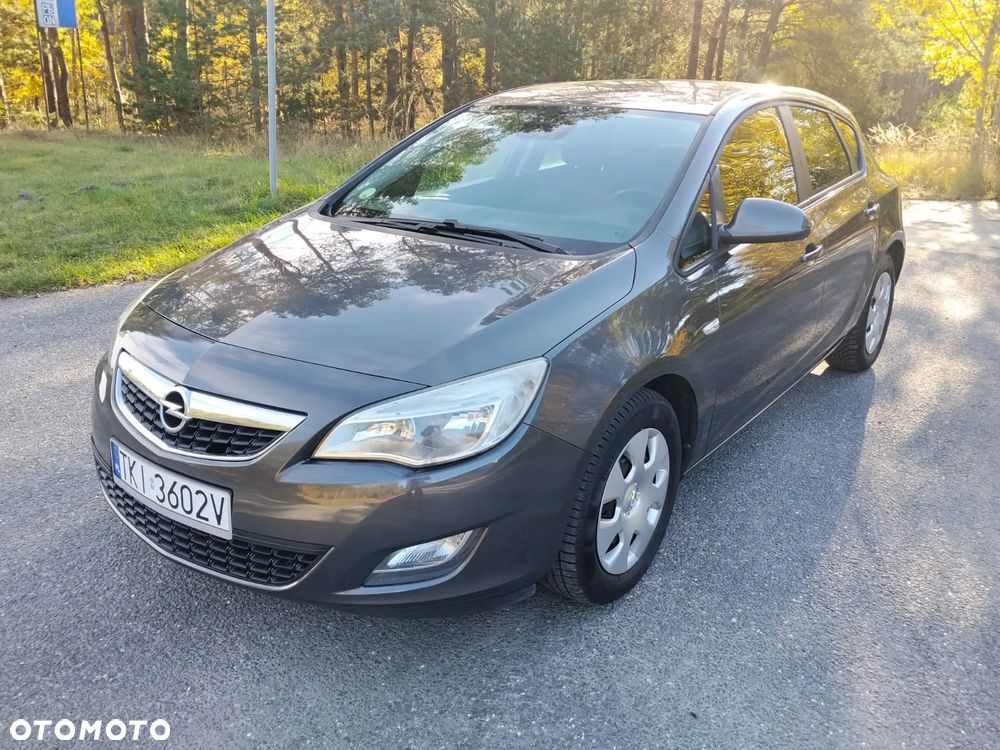 Opel Astra 2011 photo 4