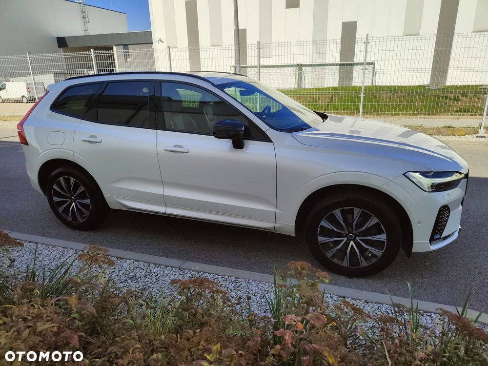 Volvo XC 60 B4 D Plus Dark - 3
