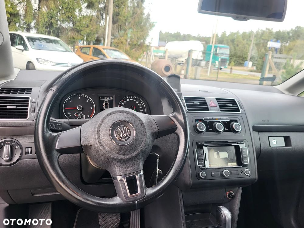Volkswagen Touran - 11