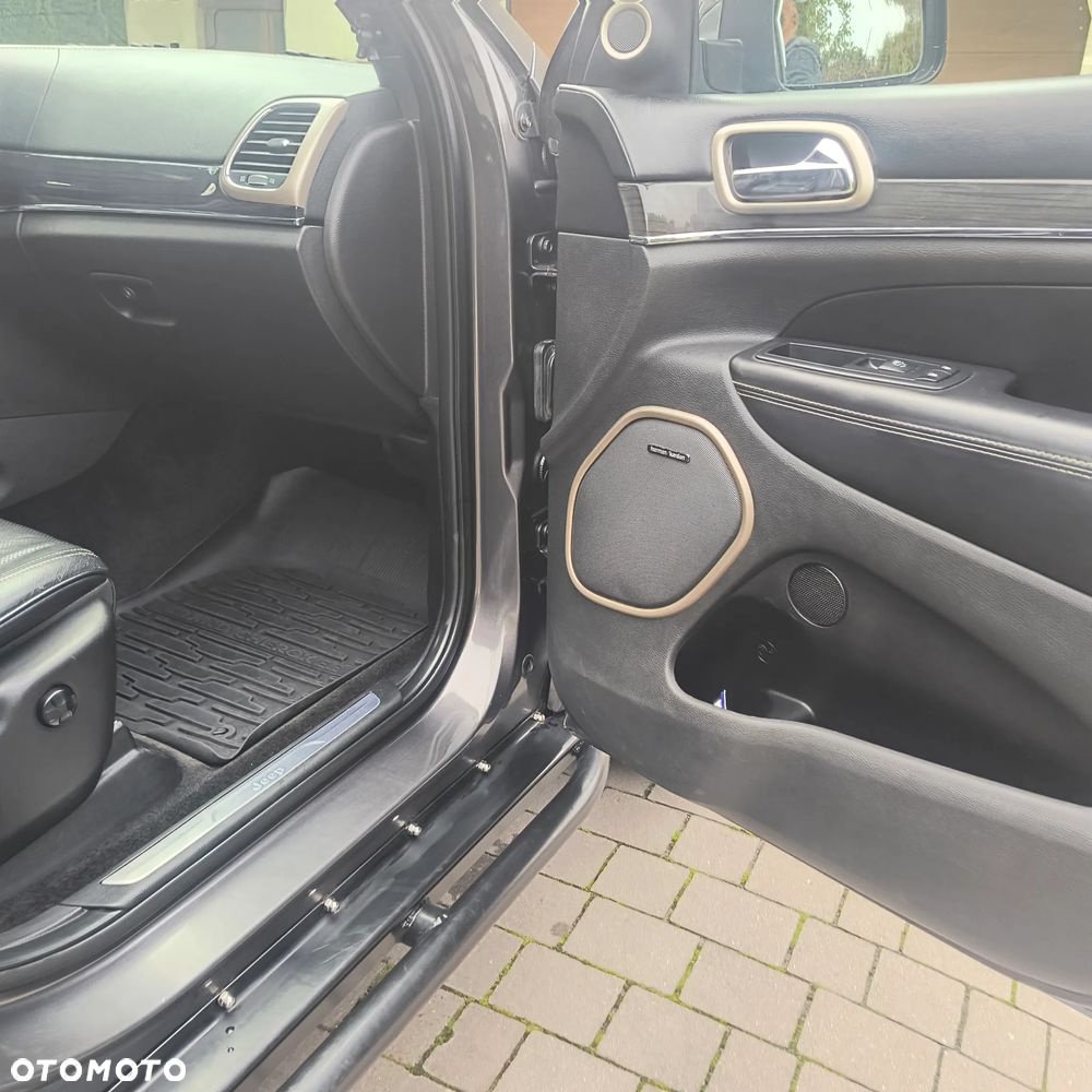 Jeep Grand Cherokee 5.7 V8 HEMI Overland Summit - 31