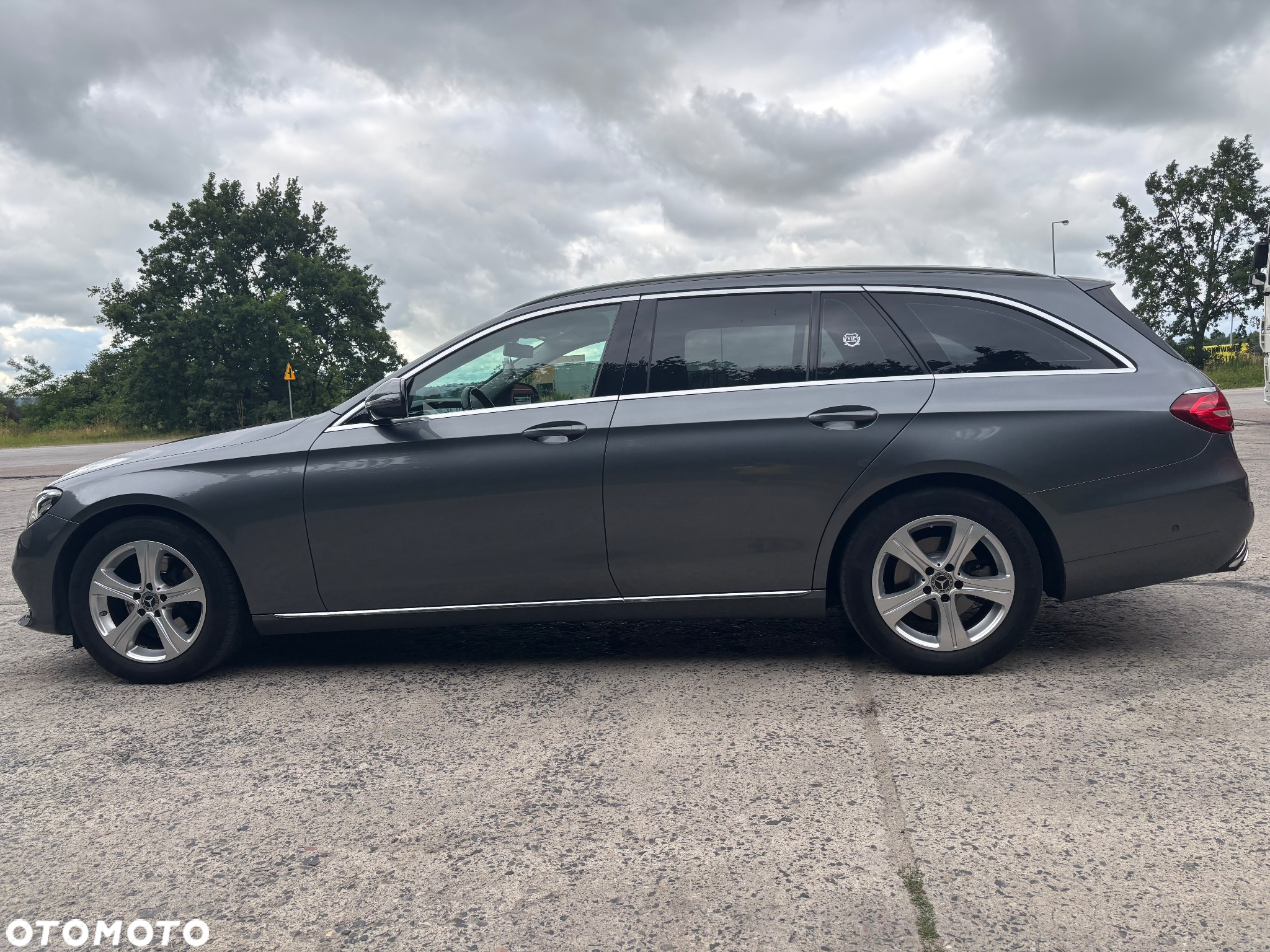 Mercedes-Benz Klasa E 220 d 4Matic T 9G-TRONIC Avantgarde - 9