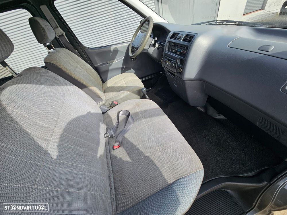 Toyota HiAce 2.4 D LXH12LG - 21