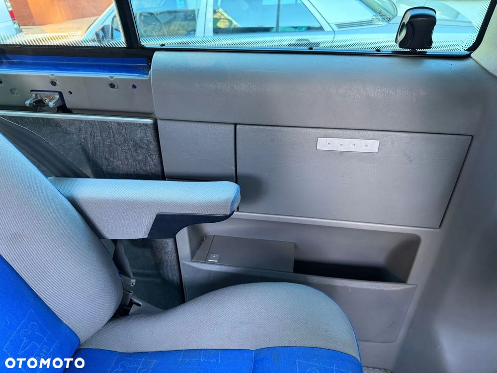 Volkswagen Multivan - 12
