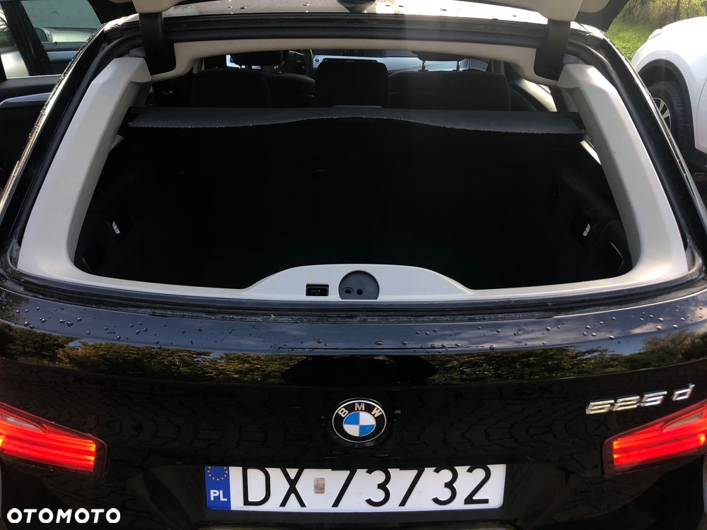 BMW Seria 5 525d Touring - 13