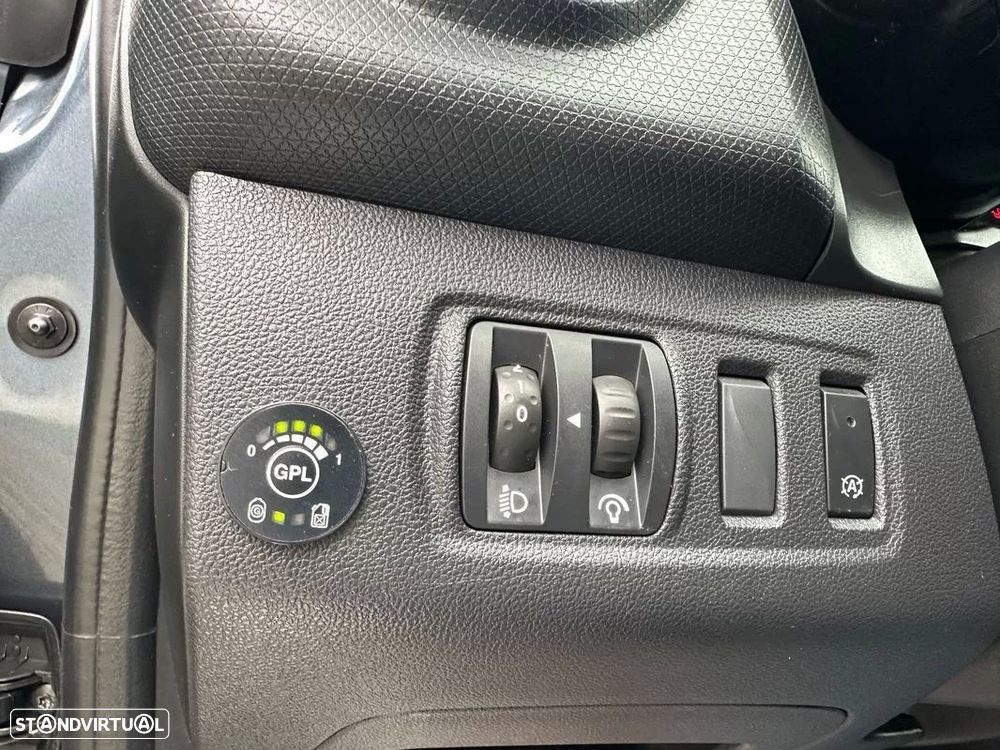 Renault Clio 0.9 TCe Limited Bi-Fuel - 14