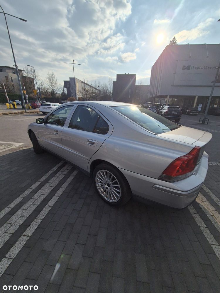 Volvo S60 2.4D Momentum - 4