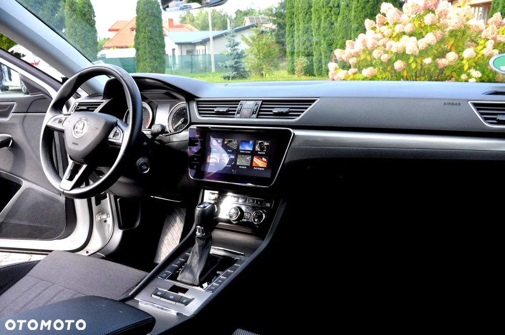 Skoda Superb 2.0 TDI DSG Premium Edition - 24
