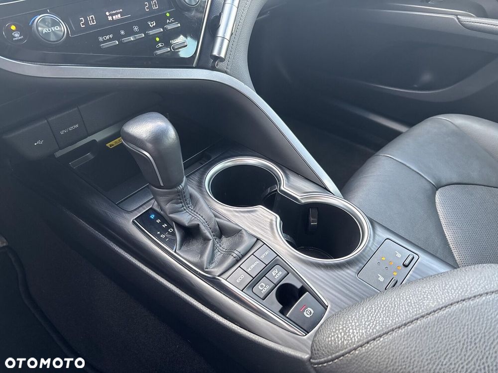 Toyota Camry 2.5 Hybrid Executive CVT - 19