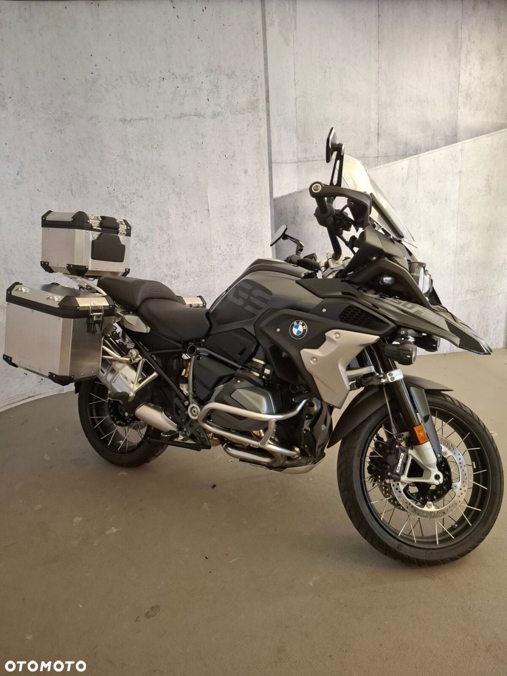BMW R - 1