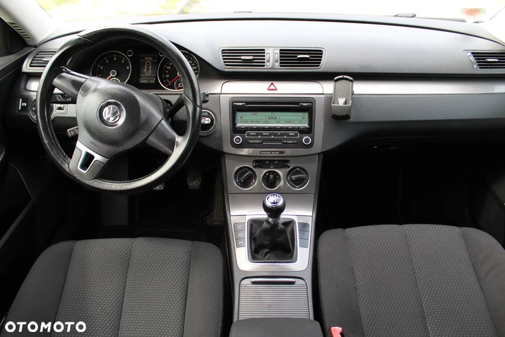 Volkswagen Passat 1.6 Comfortline - 9