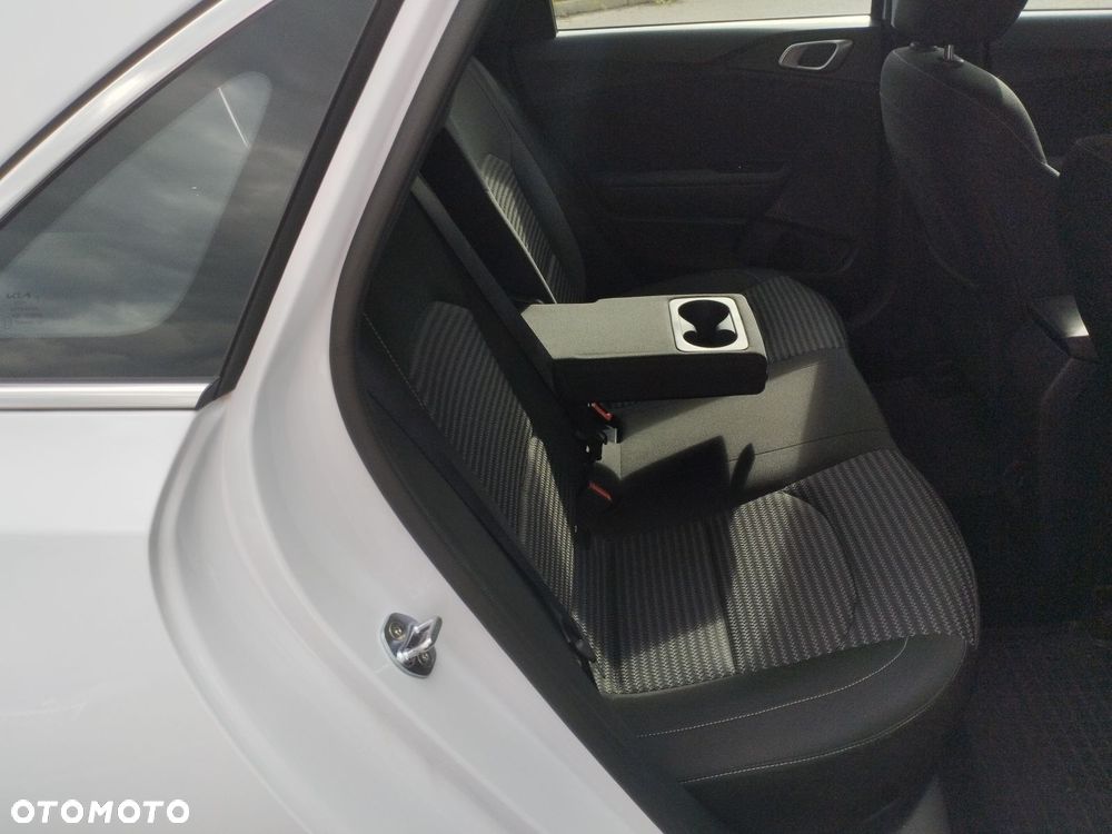 Kia Ceed 1.5 T-GDI M DCT - 24