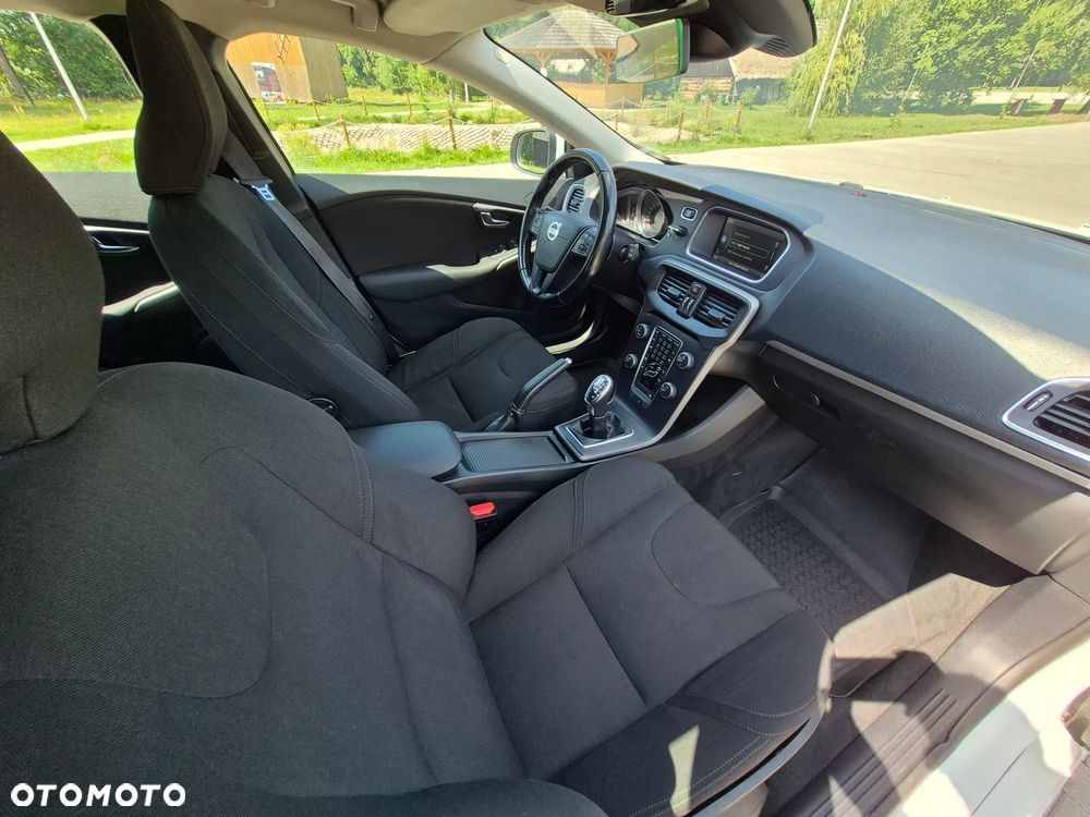 Volvo V40 D2 Momentum - 30