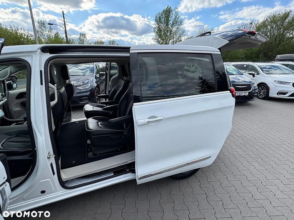 Chrysler Pacifica - 22