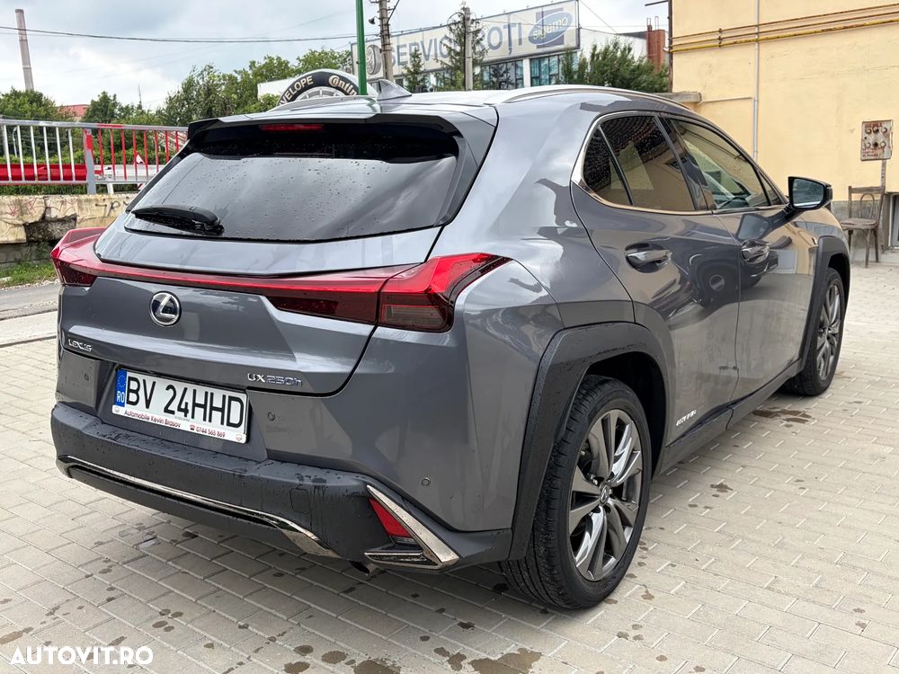 Lexus UX 250h (E-FOUR) F SPORT - 4