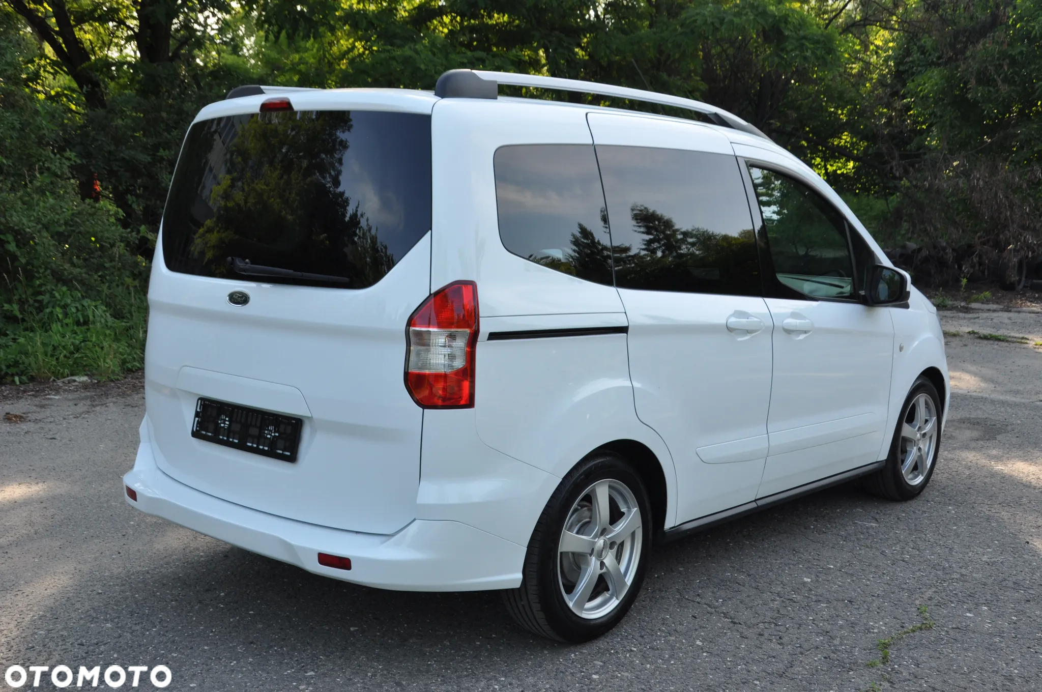 Ford Tourneo Courier - 10