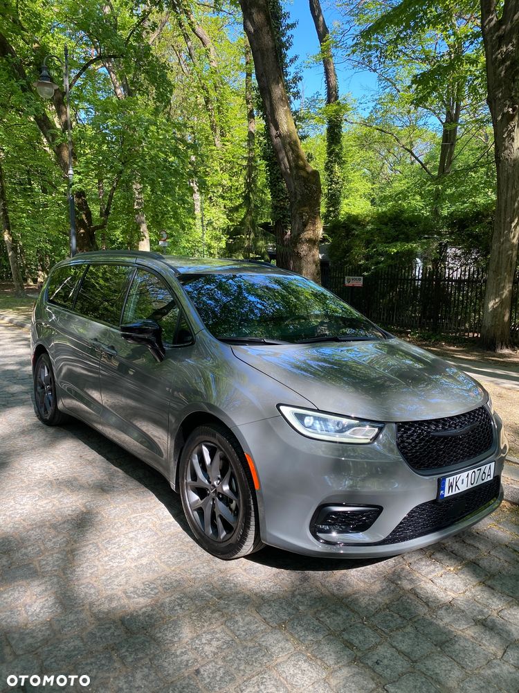 Chrysler Pacifica - 1