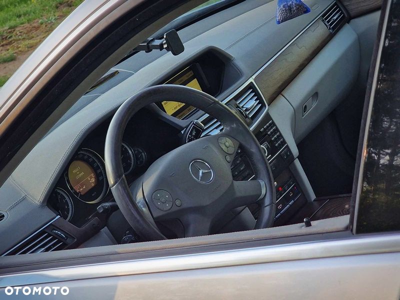 Mercedes-Benz Klasa E 350 CGI BlueEff Avantgarde - 23