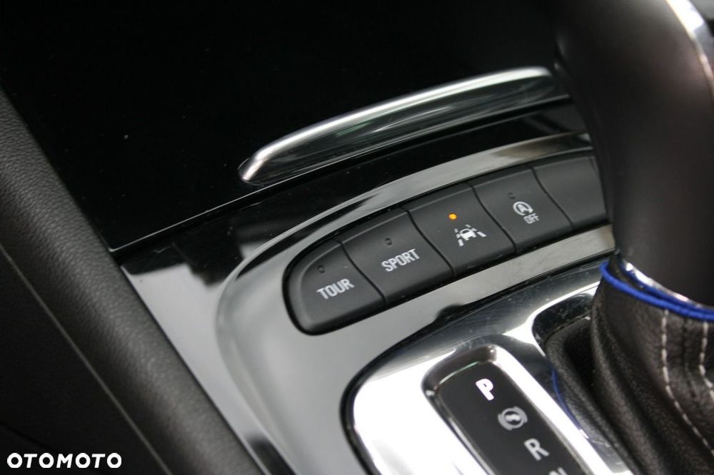 Opel Insignia - 25