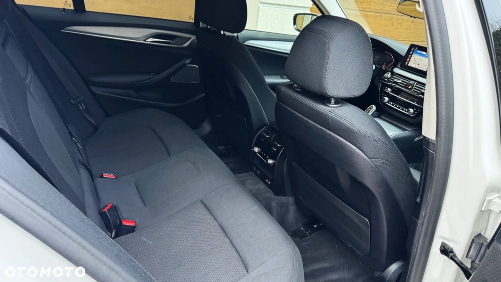 BMW Seria 5 520d Sport Line - 22