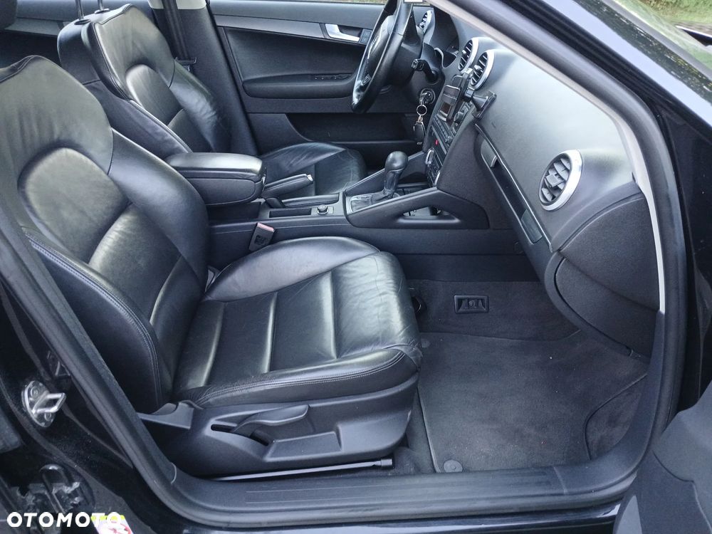 Audi A3 Sportback 1.6 TDI DPF S tronic S line Sportpaket - 12