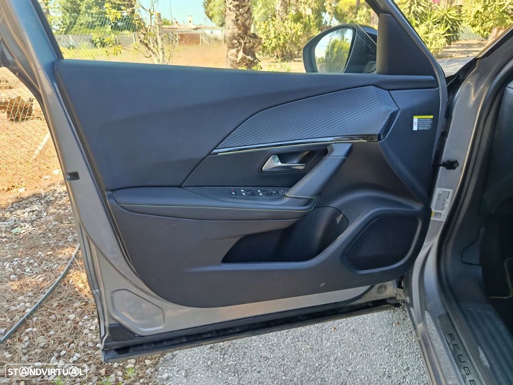 Peugeot 2008 1.2 PureTech GT EAT8 - 4