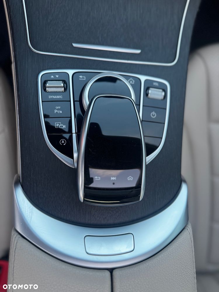 Mercedes-Benz Klasa C 300 4Matic 9G-TRONIC AMG Line - 13